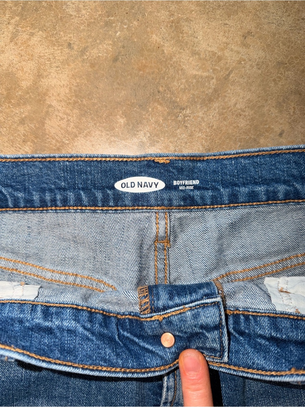 Old Navy Boyfriend Denim Shorts Studded Pocket Raw Hem Size 10 - Picture 4 of 8
